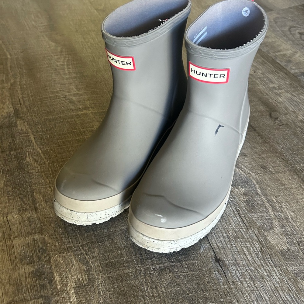 Hunter Short Rain Boots in Gray with Red Logo Trim